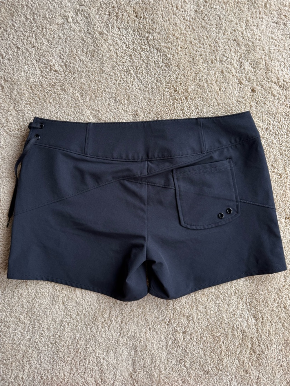 Under Armour HeatGear Shorts Women MD Black Athletic Workout Running - Picture 4 of 7